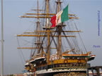 nave scuola Amerigo Vespucci Livorno alberi pennoni bandiera