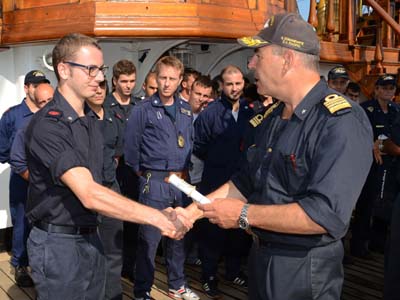 nave scuola amerigo vespucci oltrepassa gibilterra battesimo