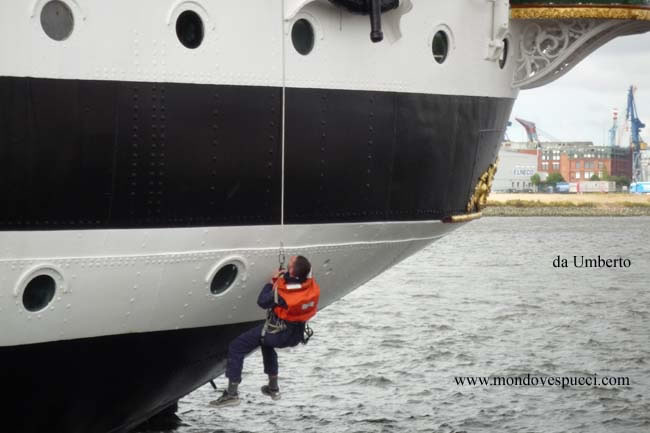 lavori in porto nave amerigo vespucci amburgo