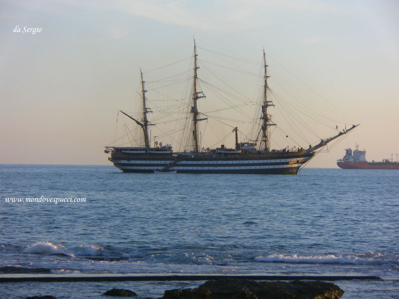 nave scuola amerigo vespucci arrivo a livorno