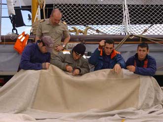 lavori a bordo della nave scuola amerigo vespucci