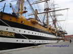 fianco veliero nave scuola Amerigo Vespucci Livorno