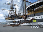 manovre del vespucci per salpare porto di livorno