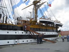 manovre del vespucci per salpare porto di livorno