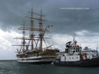 manovre del vespucci per salpare porto di livorno