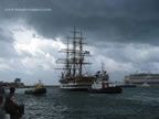 manovre del vespucci per salpare porto di livorno