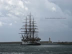 manovre del vespucci per salpare porto di livorno