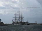 manovre del vespucci per salpare porto di livorno