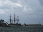 manovre del vespucci per salpare porto di livorno