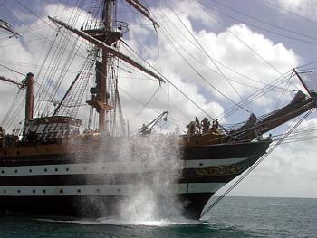 nave scuola amerigo vespucci getta ancora