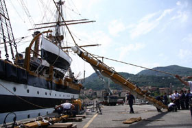 nave scuola amerigo vespucci lavori vita a bordo