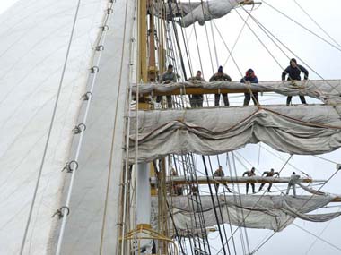 serraggio vele della nave scuola amerigo vespucci