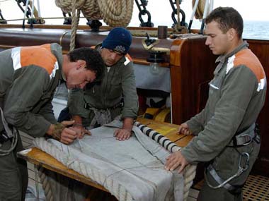 cucitura delle vele nave scuola amerigo vespucci