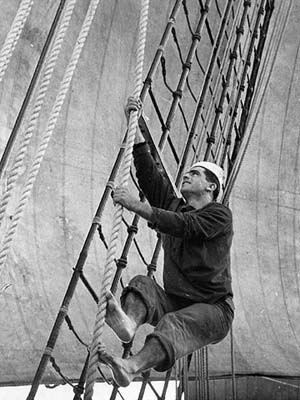 sulle sartie della nave Vespucci