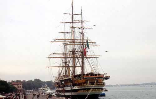 Riva Sette Martiri Venezia ormeggio della nave scuola amerigo vespucci