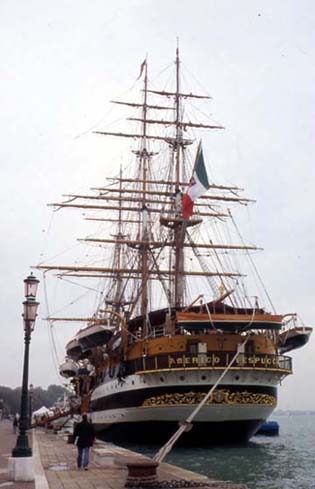 Venezia ormeggio della nave scuola amerigo vespucci