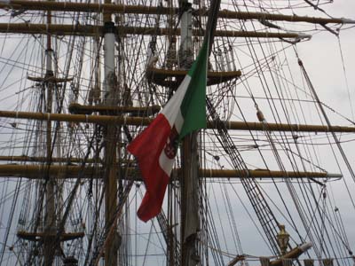 cime incrociate della nave scuola amerigo vespucci