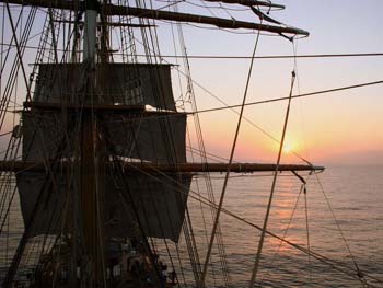 tramonto dalla nave scuola amerigo vespucci