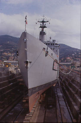 nave in riparazione e bacino La Spezia